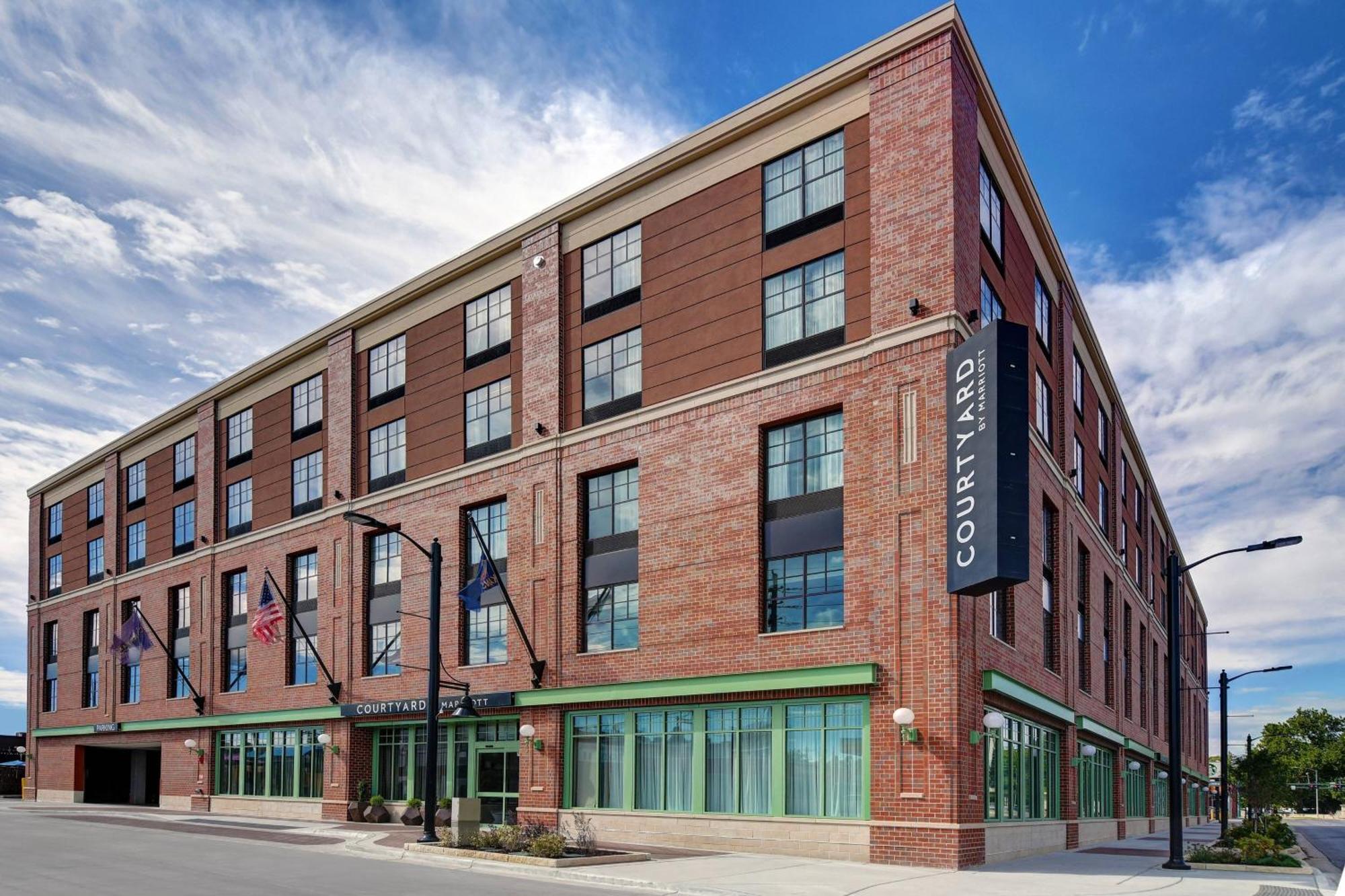 Courtyard By Marriott Manhattan Aggieville Exteriér fotografie