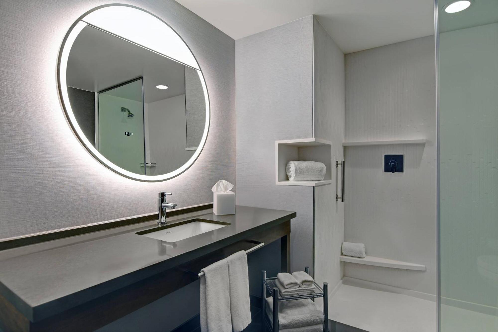 Courtyard By Marriott Manhattan Aggieville Exteriér fotografie