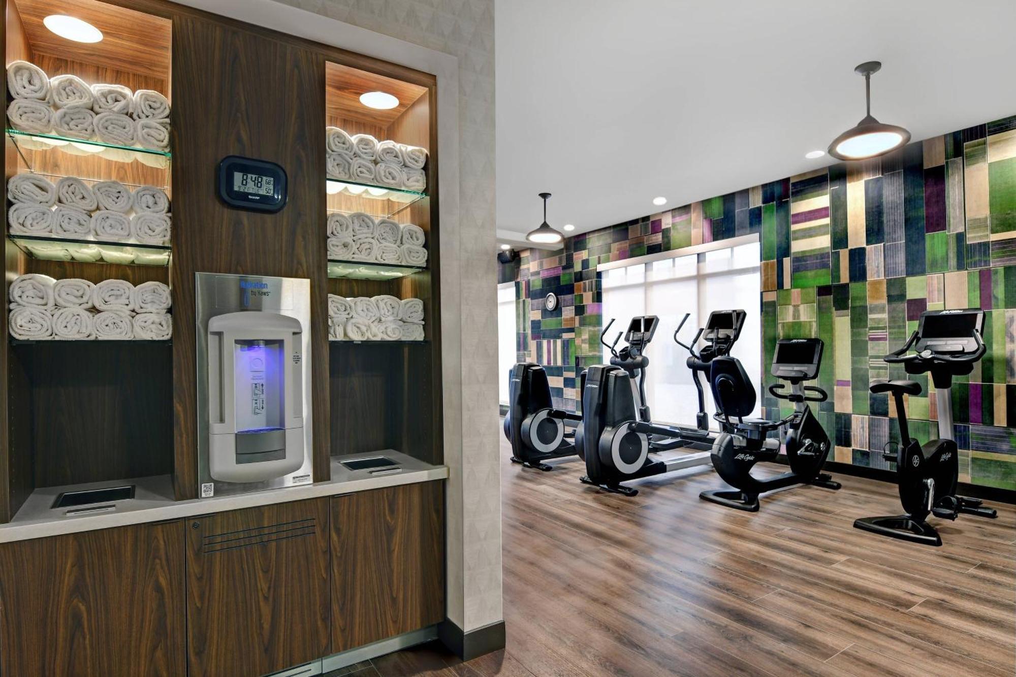 Courtyard By Marriott Manhattan Aggieville Exteriér fotografie