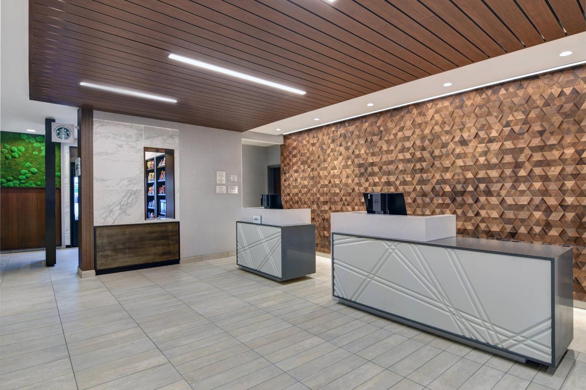 Courtyard By Marriott Manhattan Aggieville Exteriér fotografie
