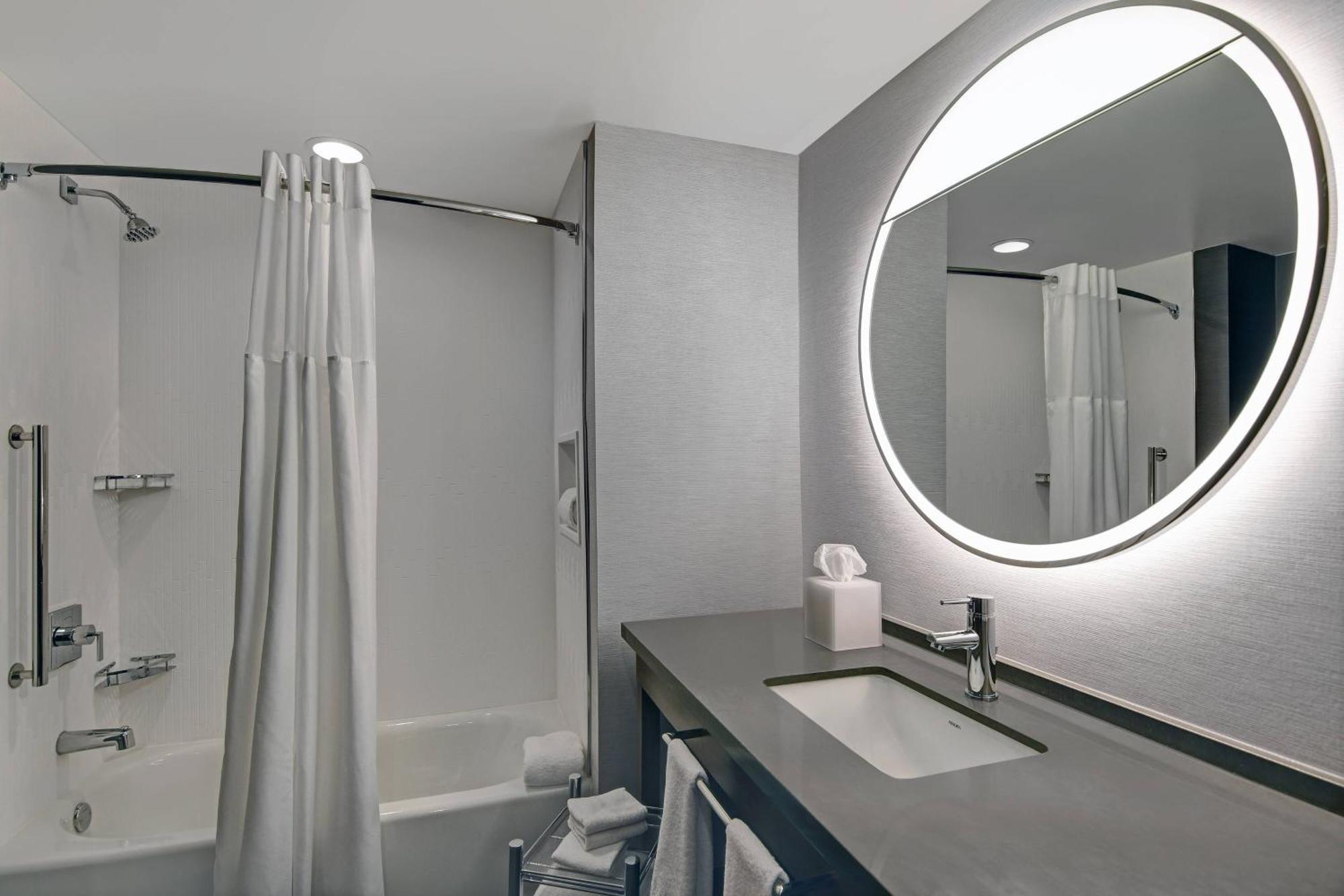 Courtyard By Marriott Manhattan Aggieville Exteriér fotografie