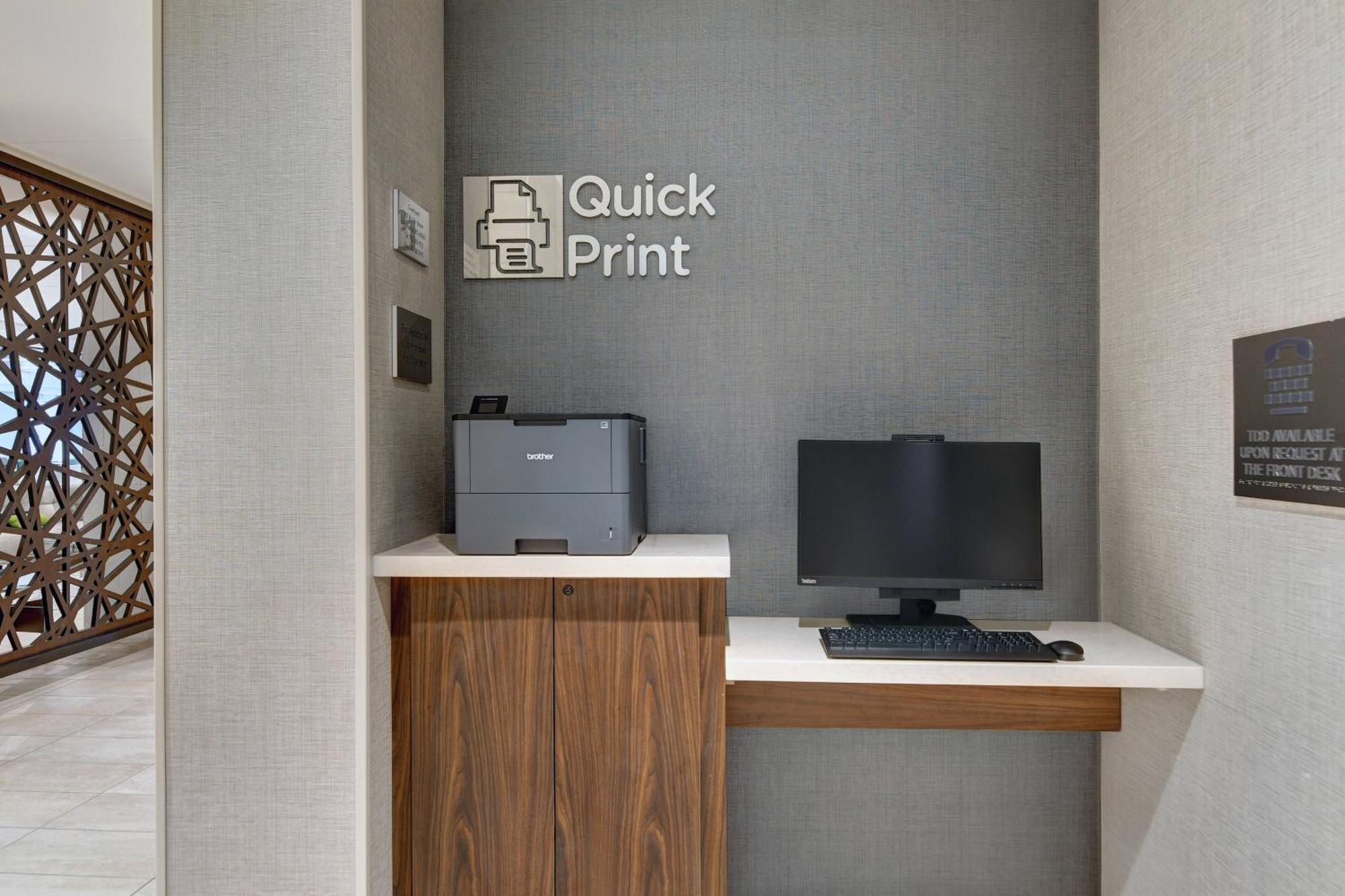 Courtyard By Marriott Manhattan Aggieville Exteriér fotografie