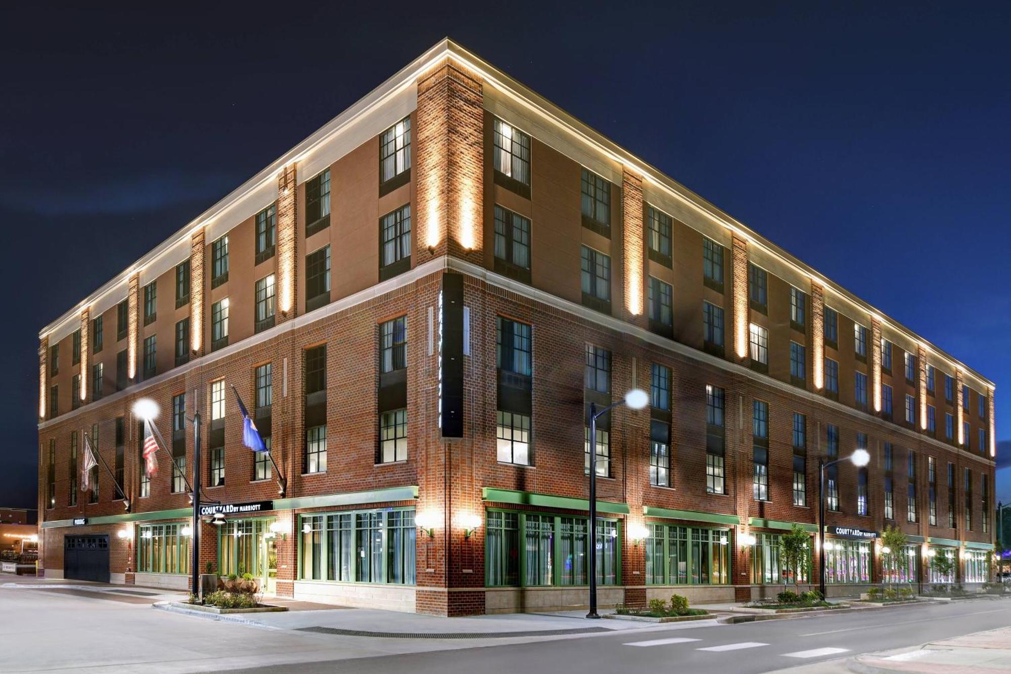 Courtyard By Marriott Manhattan Aggieville Exteriér fotografie